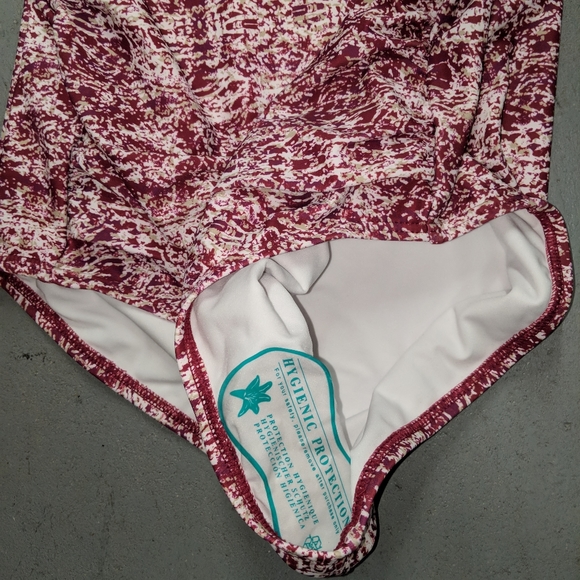 BNWT swimsuit. Size 12 - Picture 2 of 5